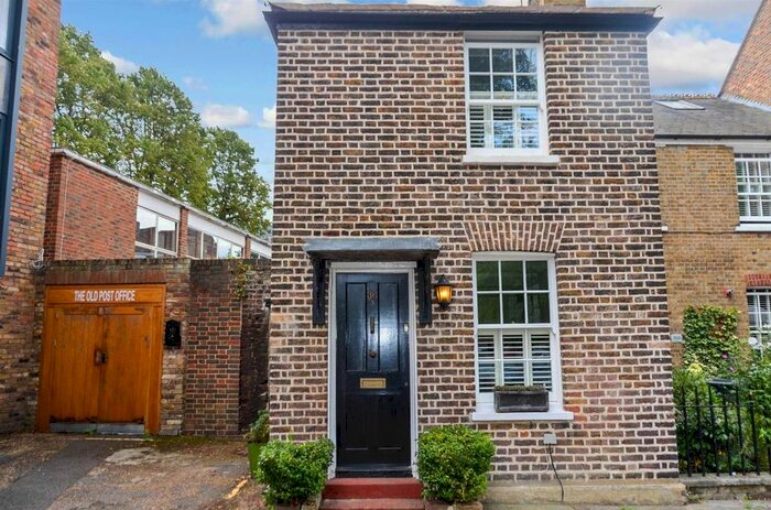 2 Bedroom Cottage To Rent In The Butts, Brentford, TW8