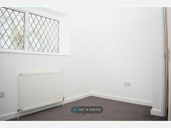 4 Bedroom Terraced House To Rent In Hilldene Avenue, Romford RM3