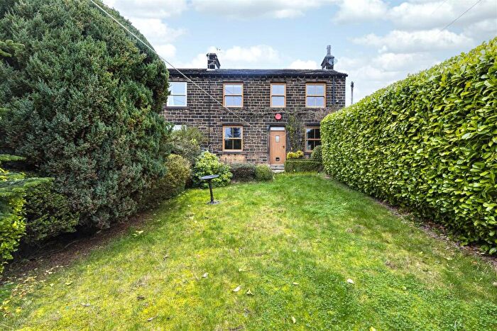 3 Bedroom End Of Terrace House For Sale In Far Bank, Shelley, Huddersfield, HD8