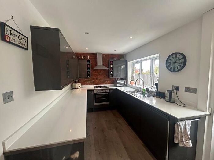 2 Bedroom Property To Rent In Woodside Road, Guildford, GU2