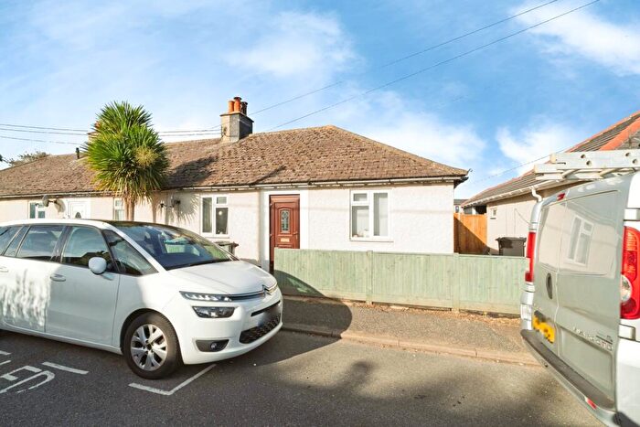 2 Bedroom Bungalow For Sale In Grove Crescent, Littlehampton, West Sussex, BN17