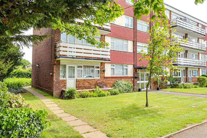 2 Bedroom Flat For Sale In Templewood Court, Benfleet, SS7