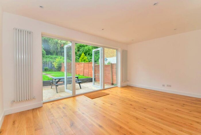 3 Bedroom House To Rent In Ivydale, Nunhead, London, SE15