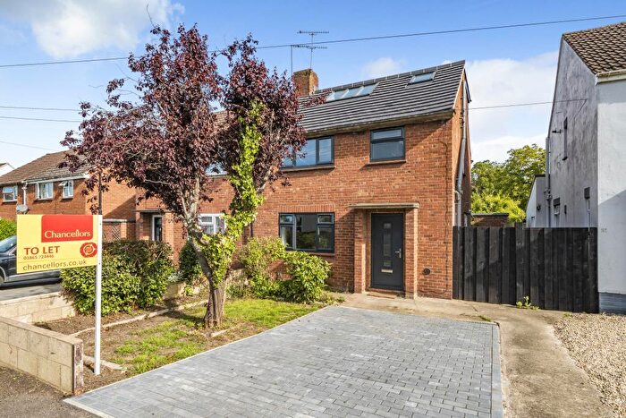 4 Bedroom Semi-Detached House To Rent In Pinnocks Way, Botley, OX2