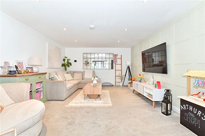 5 Bedroom Chalet For Sale In Grange Crescent, St. Michaels, Tenterden, Kent, TN30