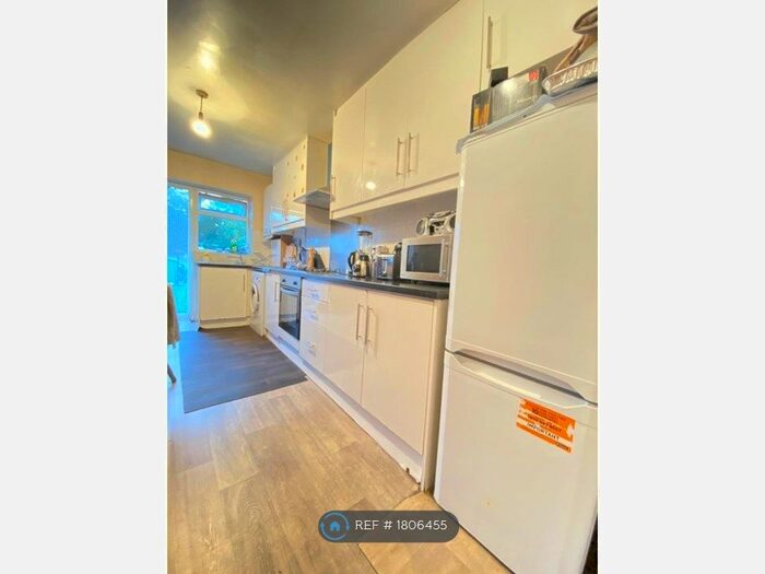 3 Bedroom Semi-Detached House To Rent In Lansbury Drive, Hayes, UB4