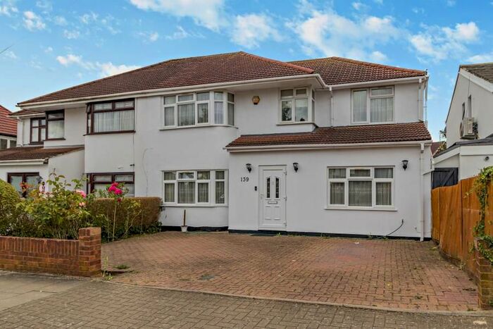 6 Bedroom Semi-Detached House To Rent In Woodlands, North Harrow, Harrow, HA2