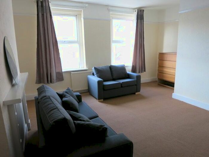 4 Bedroom Flat To Rent In Holloway Road, London, N7