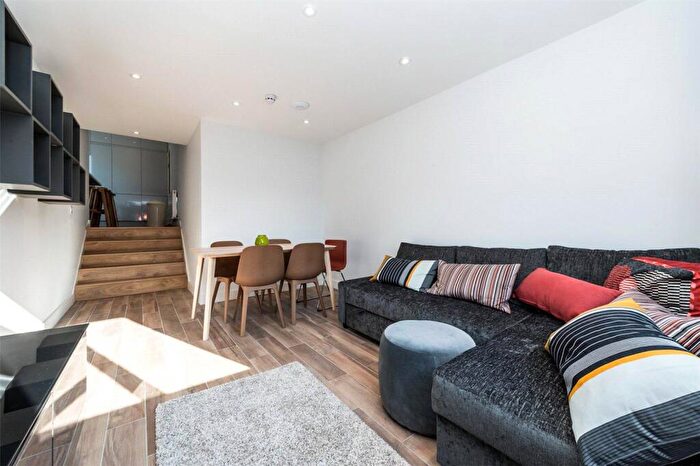 1 Bedroom Flat To Rent In Lavender Hill, Battersea, SW11