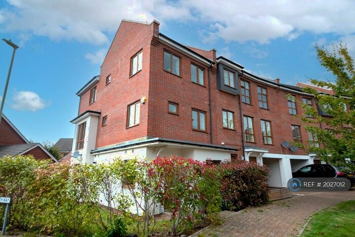 4 Bedroom End Of Terrace House To Rent In Peggs Way, Basingstoke, RG24