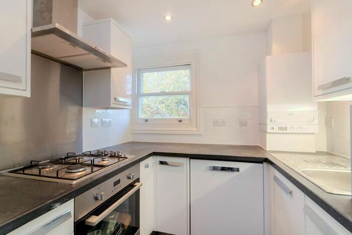 2 Bedroom Flat To Rent In Berrylands Road, Surbiton, KT5