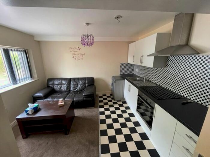 2 Bedroom Flat To Rent In Bradley Road, Bradley, Huddersfield, HD2