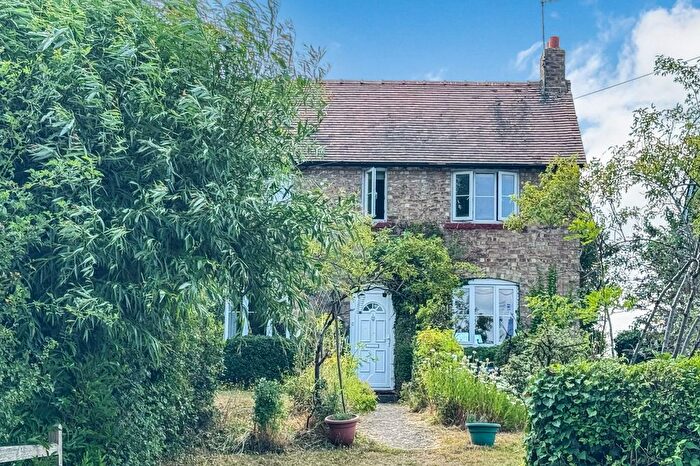 Semi-Detached House For Sale In Ryden Lane, Charlton, Pershore, WR10
