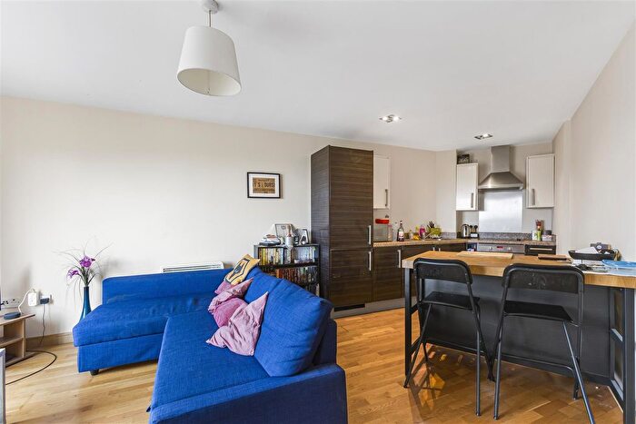 2 Bedroom Flat For Sale In Elder Court, Mead Lane, Hertford, SG13