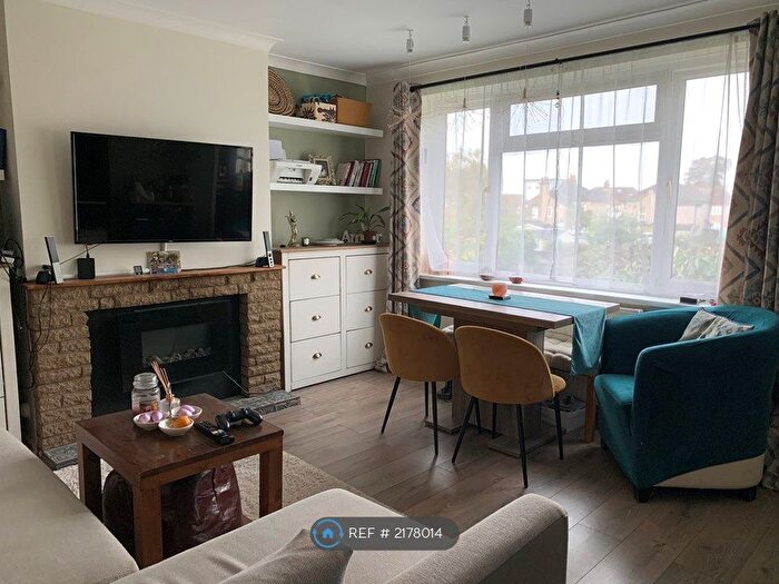 2 Bedroom Maisonette To Rent In Burr Close, Bexleyheath, DA7