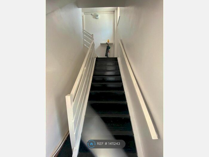 2 Bedroom Flat To Rent In Hall Street, Rhosllanerchrugog, Wrexham, LL14