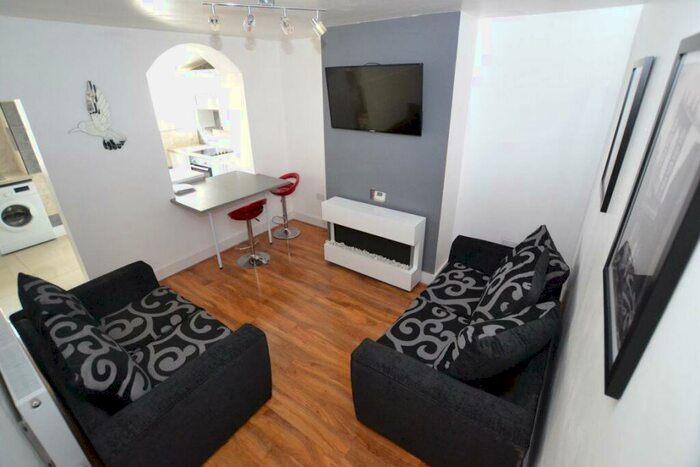 3 Bedroom House To Rent In Available St July, DE1