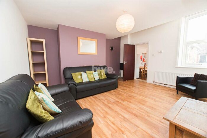 6 Bedroom Maisonette To Rent In Ashleigh Grove, Jesmond, Newcastle Upon Tyne, NE2