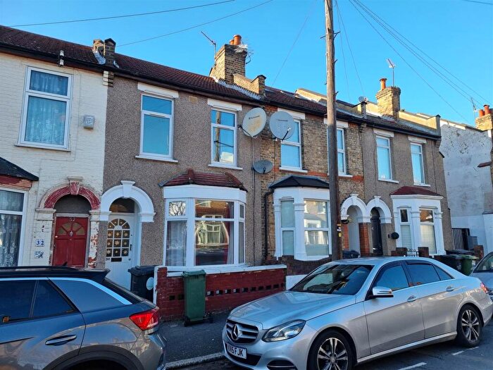 3 Bedroom Terraced House To Rent In Carlton Road, Leytonstone, London, E11