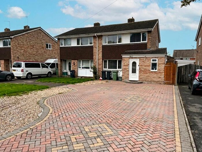3 Bedroom Semi-Detached House For Sale In Knapp Road, Thornbury, BS35