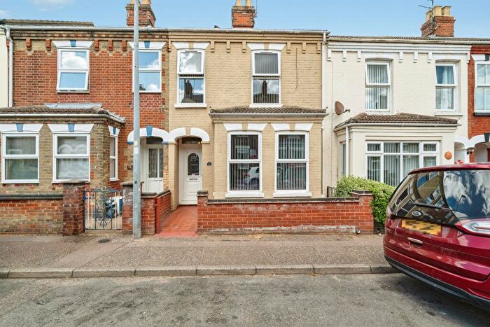 4 Bedroom Terraced House For Sale In Lower Cliff Road, Gorleston, Great Yarmouth, NR31