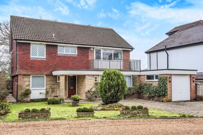 4 Bedroom Detached House To Rent In Oakwood Close Chislehurst, BR7