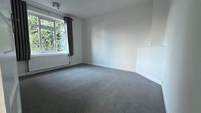 3 Bedroom Semi-Detached House For Sale In Vinson Close, Orpington, BR6
