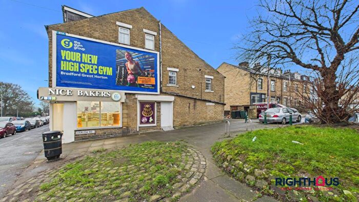 3 Bedroom Flat To Rent In Legrams Lane, Bradford, BD7