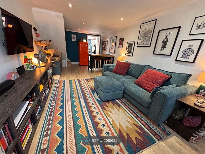 2 Bedroom End Of Terrace House To Rent In Hurst Lane, East Molesey, KT8