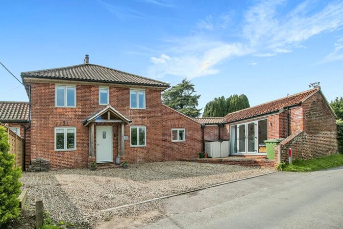 3 Bedroom Semi-Detached House For Sale In Mill Road, Reepham, Norwich, NR10