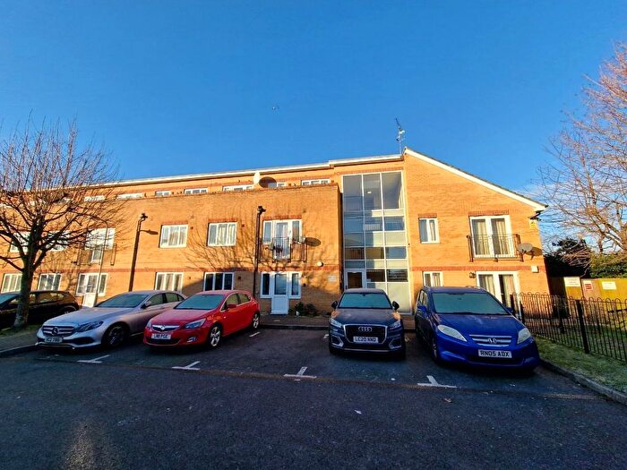 2 Bedroom Flat To Rent In Fenton Court, Hounslow, TW5