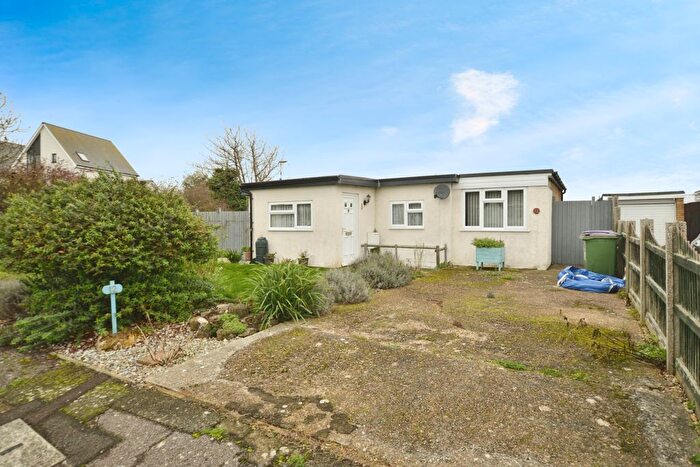 3 Bedroom Bungalow For Sale In Winton Way, Dymchurch, Romney Marsh, Kent, TN29