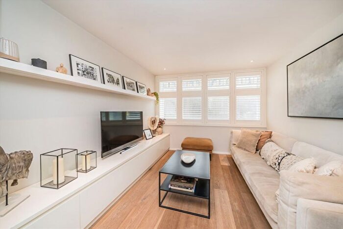 2 Bedroom Flat For Sale In Kingston Road, London, SW19
