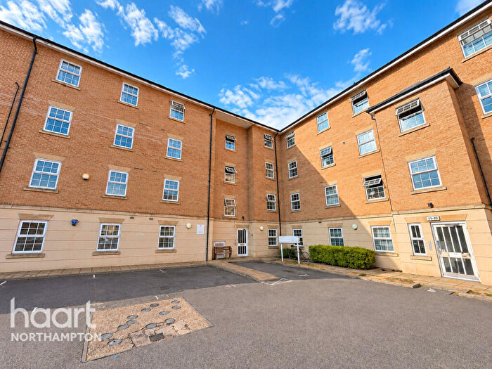 2 Bedroom Flat For Sale In Johnson Court, Northampton, NN4