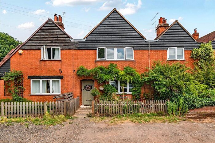 3 Bedroom Terraced House For Sale In High Street, Ripley, Surrey, GU23