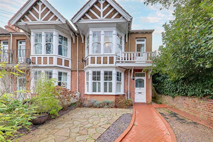 2 Bedroom Flat For Sale In St Georges Road, Worthing, BN11