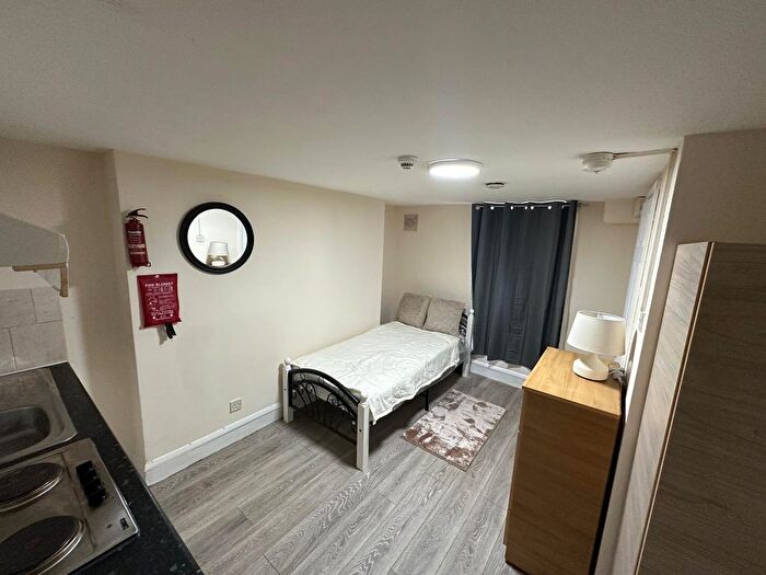 Studio To Rent In Camden Road, London, N7