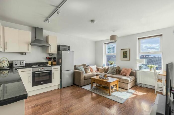 2 Bedroom Flat To Rent In Kingston Road, London, SW19