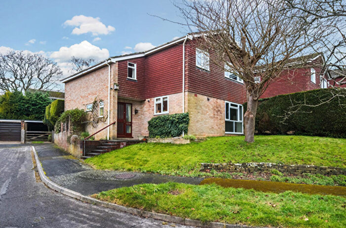 4 Bedroom Detached House For Sale In Eagle Close, Alton, Hampshire, GU34