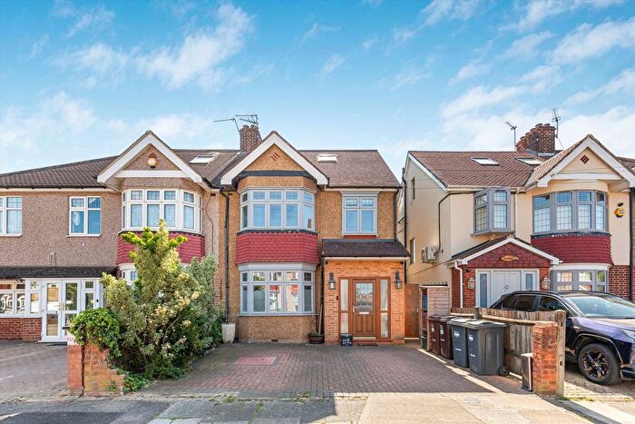 4 Bedroom Semi Detached House For Sale In Oaklands Avenue, Isleworth, TW7
