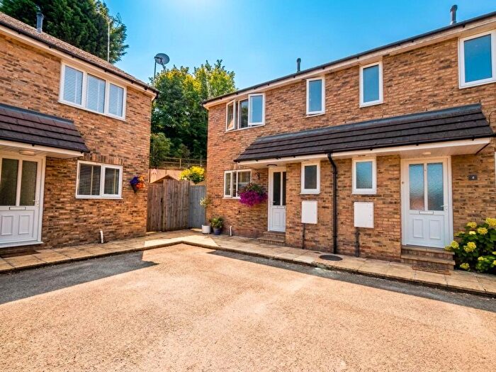 3 Bedroom Semi-Detached House For Sale In Ingle Glen, Dibden Purlieu, SO45