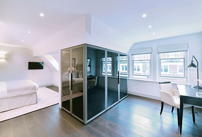 2 Bedroom Flat To Rent In Duke Street, Mayfair, London, W1K