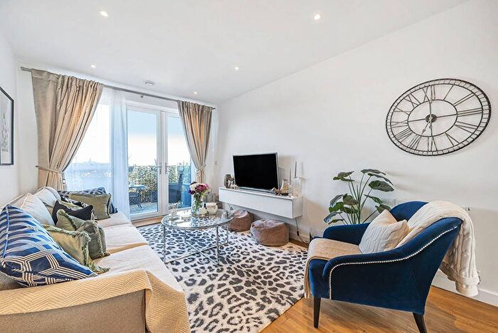 1 Bedroom Flat To Rent In Myers Court, Brentford, TW8