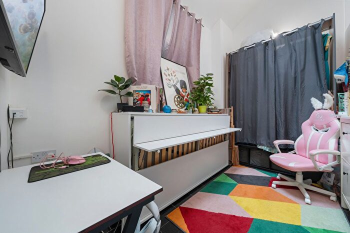 1 Bedroom Flat To Rent In Caledonian Road, Islington, London, N1