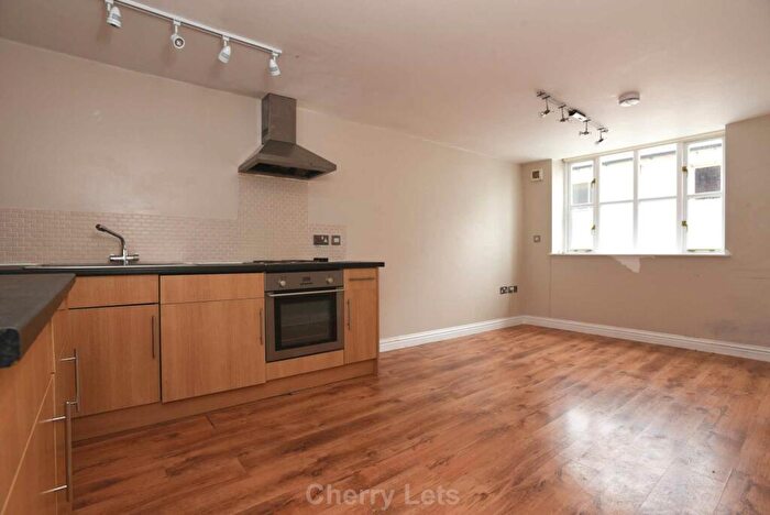 2 Bedroom Flat To Rent In Church Lane, Banbury, OX16