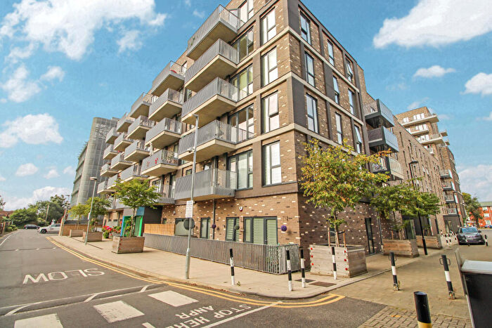 1 Bedroom Flat To Rent In Crossways, Windsor Road, Slough, SL1