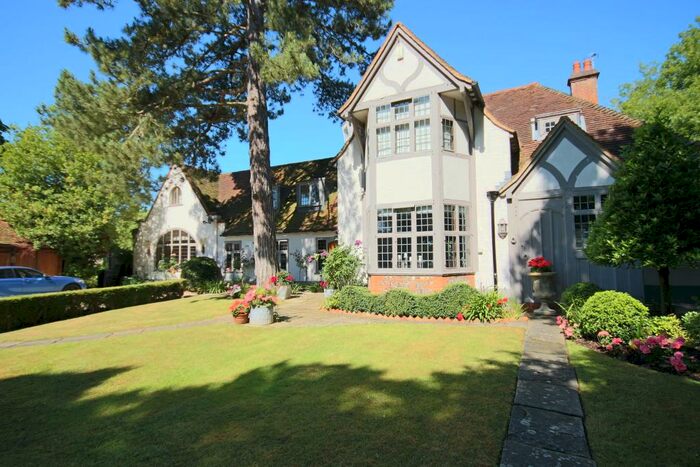5 Bedroom Country House To Rent In Milley Lane, Hare Hatch, Waltham St Lawrence, RG10