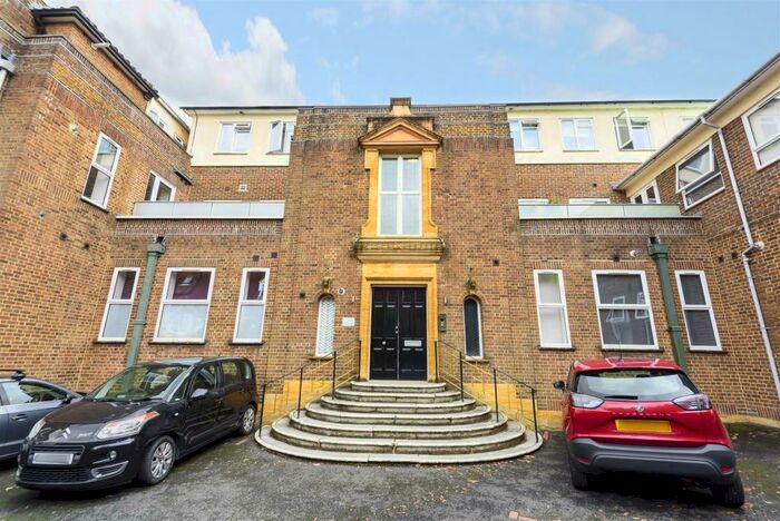 2 Bedroom Flat To Rent In Bury Fields, Guildford, GU2