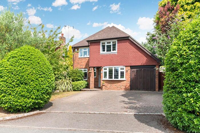 4 Bedroom Detached House For Sale In Walnut Grove, Banstead, SM7
