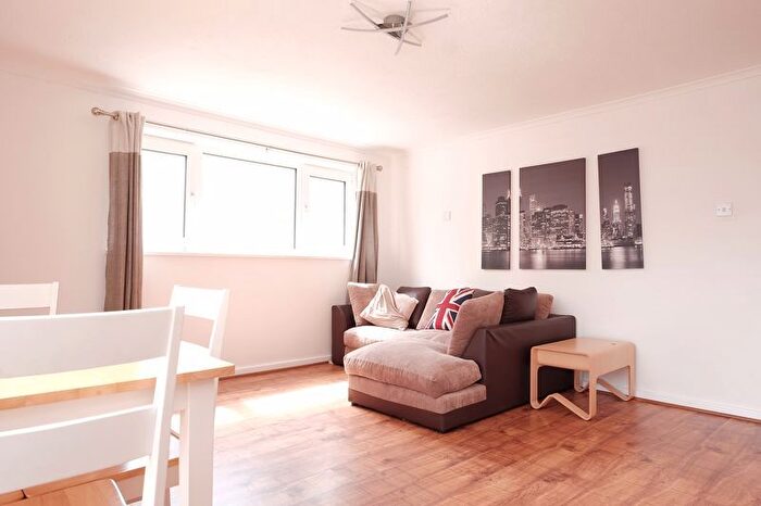 3 Bedroom Flat To Rent In Fitch Drive, Brighton, BN2